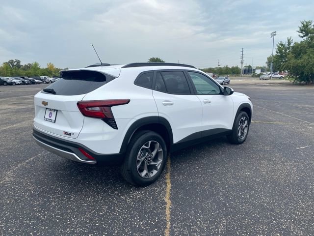 2025 Chevrolet Trax LT photo 4