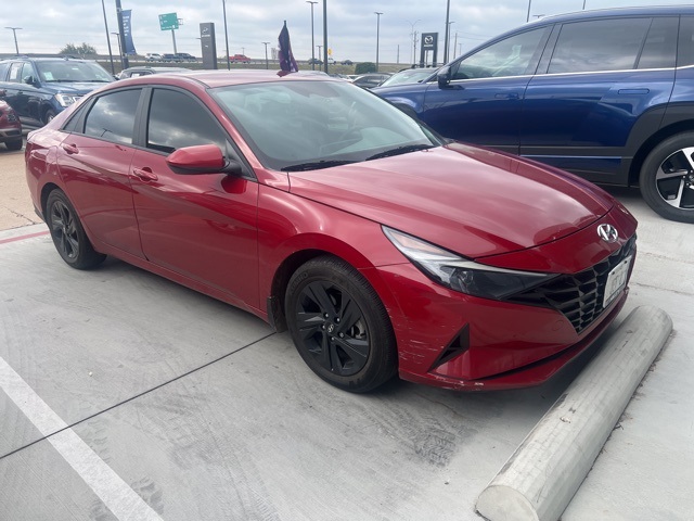 2023 Hyundai Elantra SEL photo 3