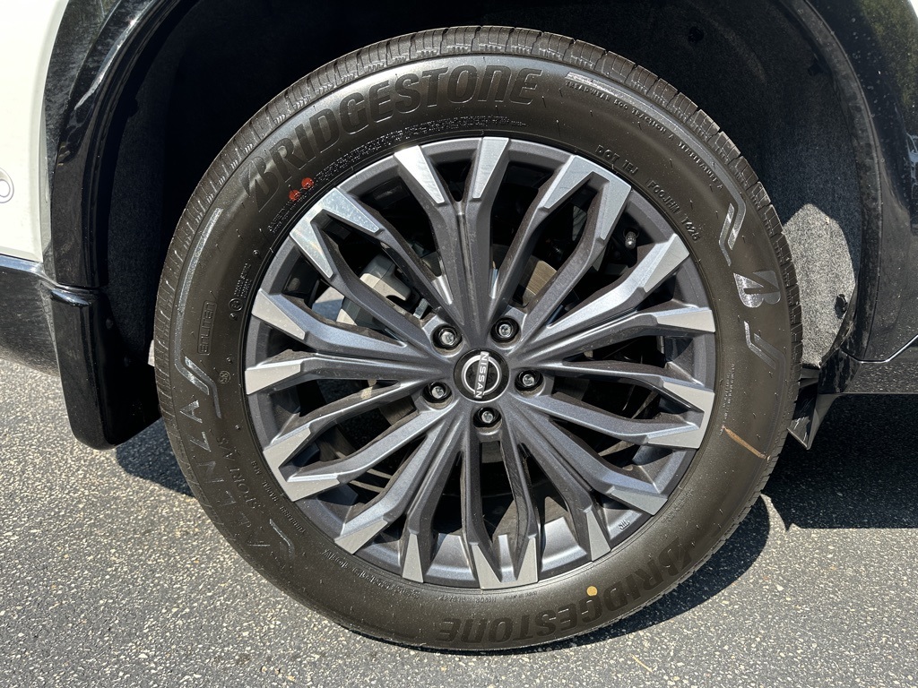 2025 Nissan Rogue Platinum photo 10