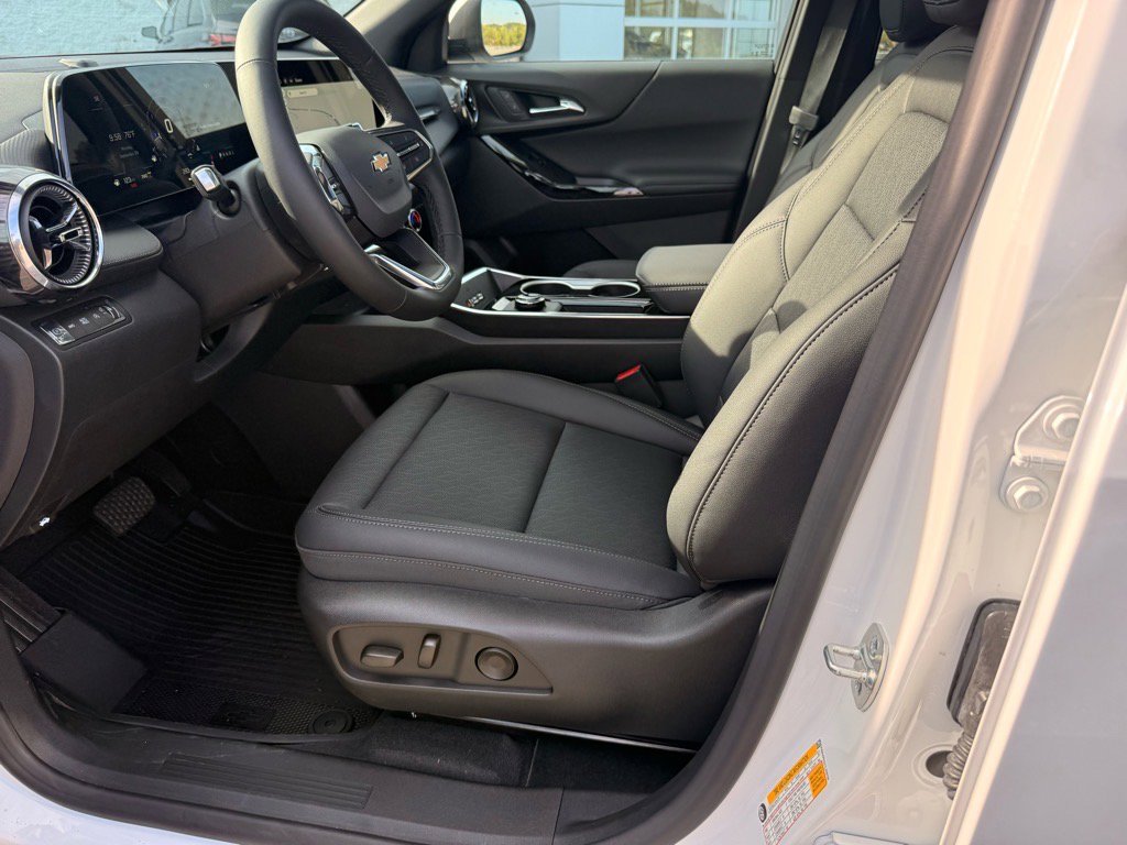 2026 Chevrolet Equinox LT photo 4