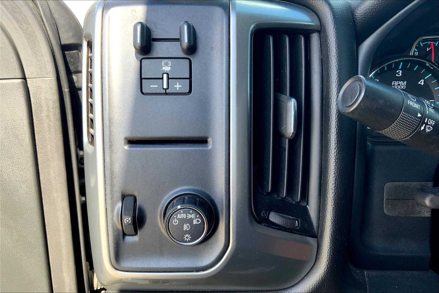 2017 Chevrolet Silverado 1500 LT photo 27