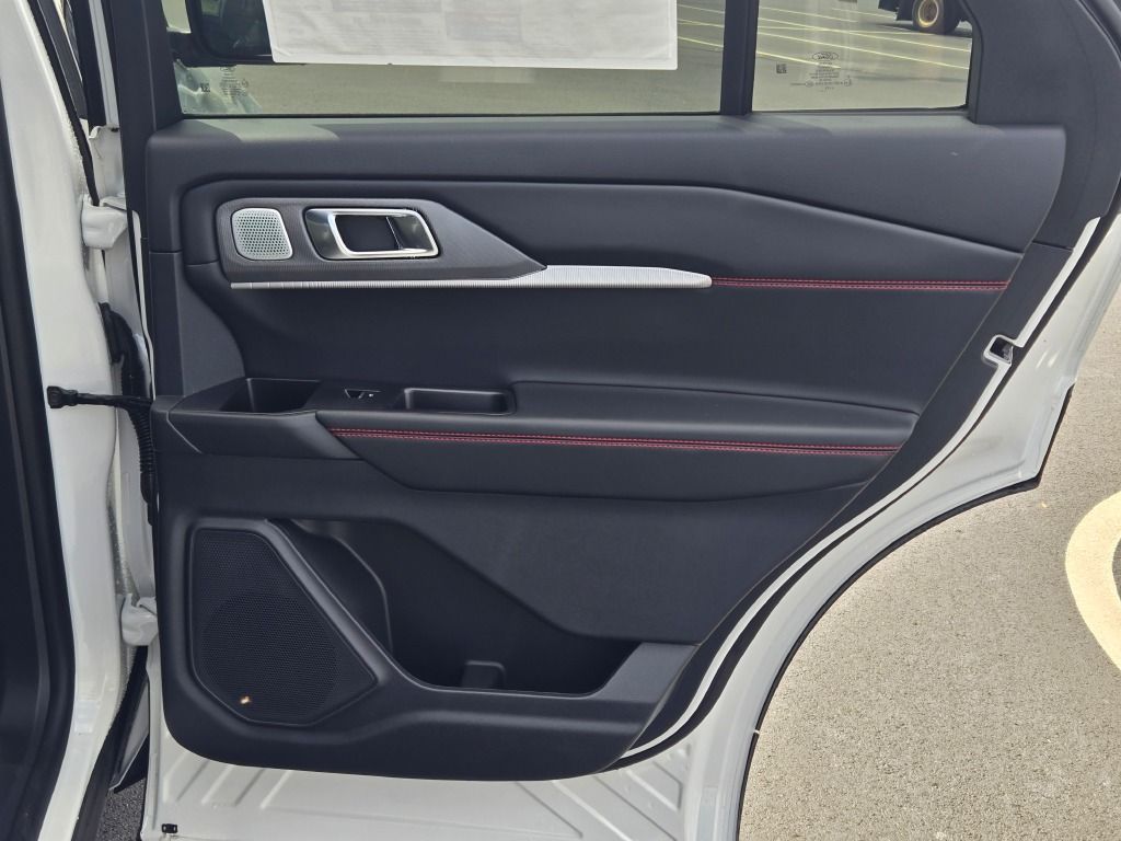 2025 Ford Explorer ST photo 6
