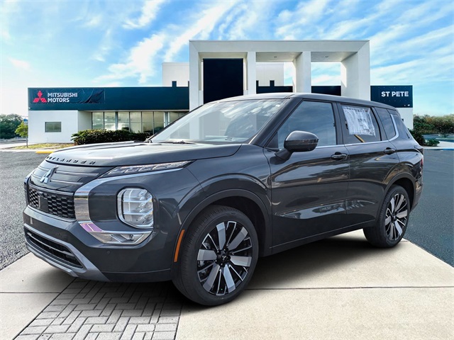 2025 Mitsubishi Outlander SE's photo