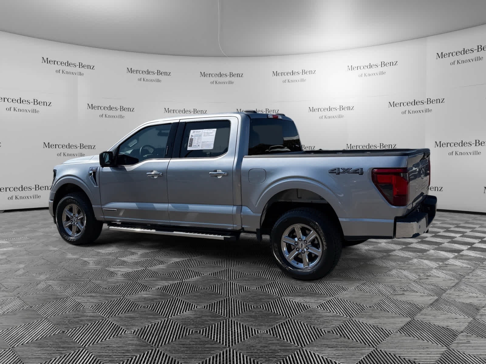 2024 Ford F-150 XLT photo 2