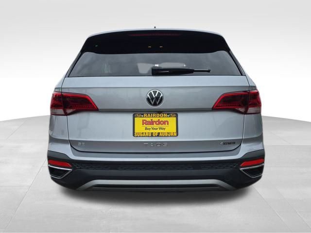 2024 Volkswagen Taos SE photo 4