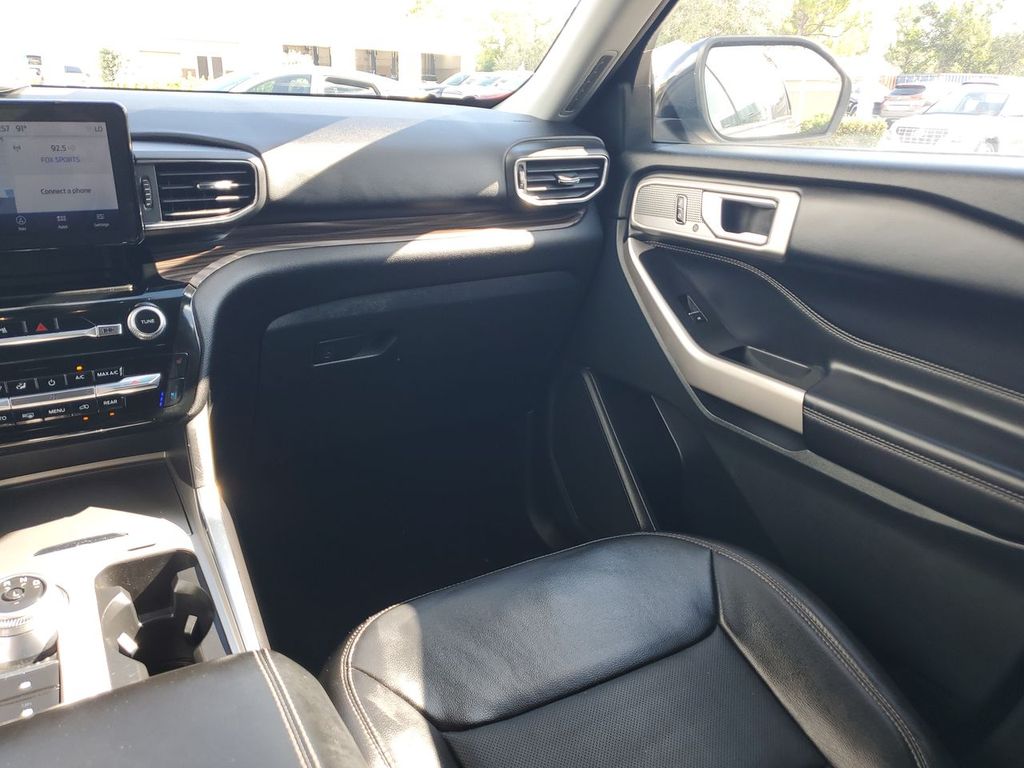 2023 Ford Explorer Limited photo 2