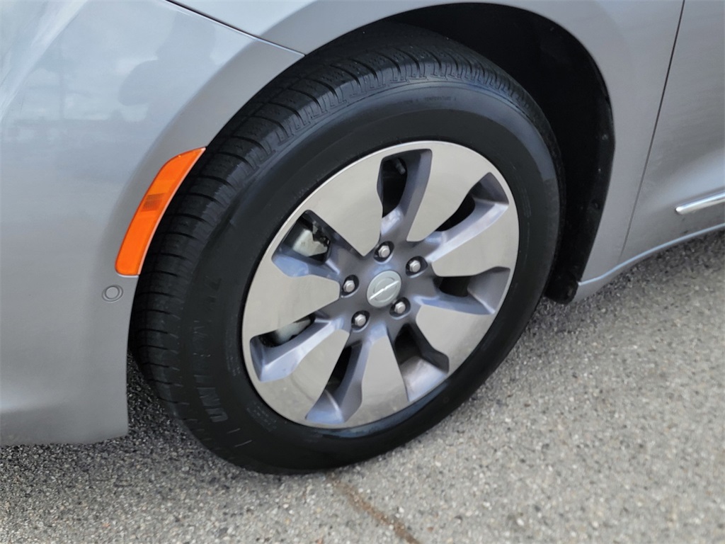 2018 Chrysler Pacifica Hybrid Limited photo 11