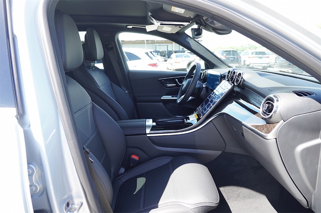 2026 Mercedes Benz GLC 300 photo 12