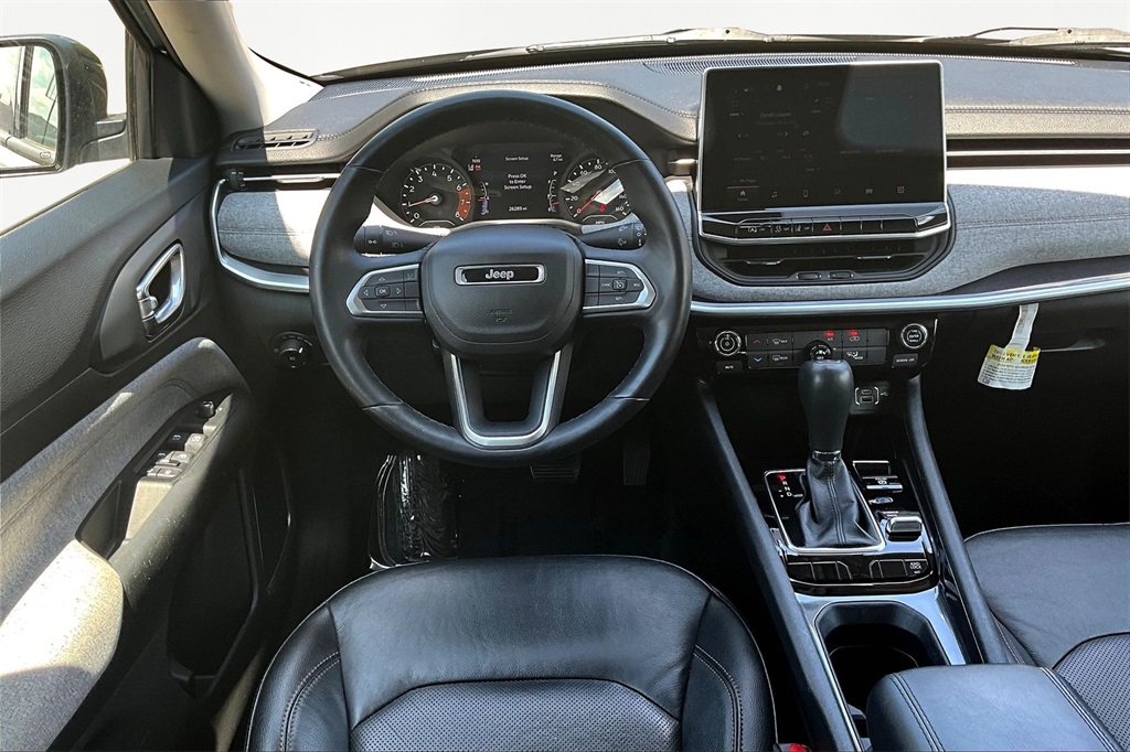 2022 Jeep Compass Latitude Lux photo 5