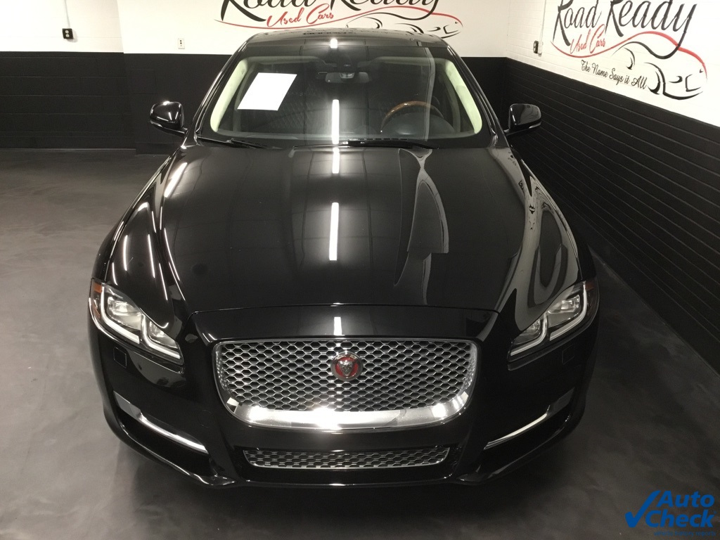 2017 Jaguar XJ XJL Portfolio photo 3