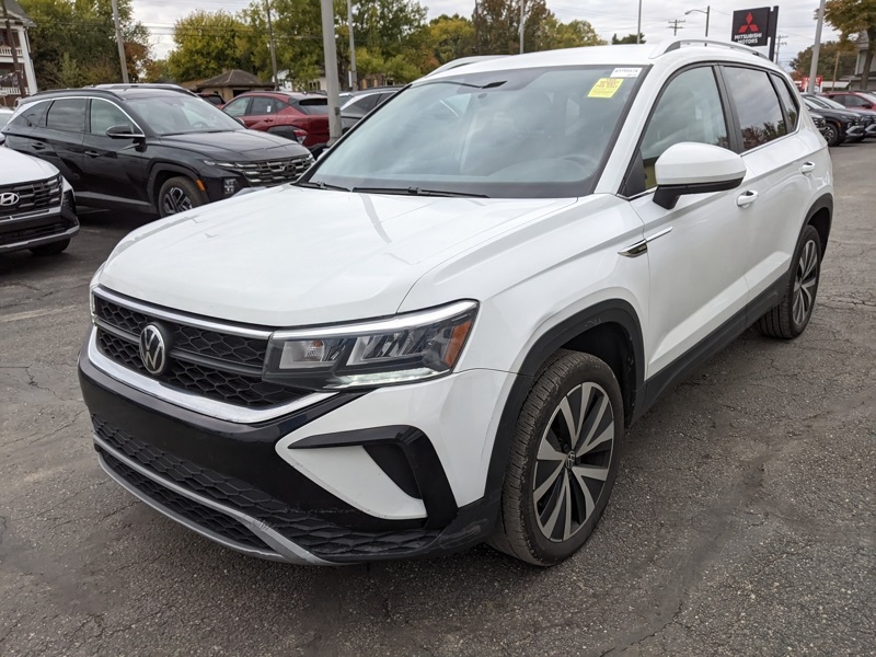 2022 Volkswagen Taos SE photo 3