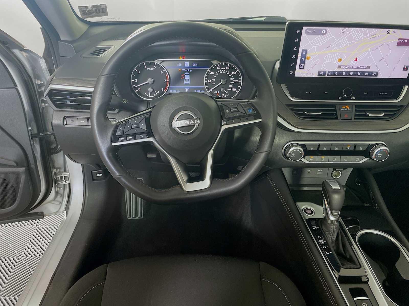 2023 Nissan Altima 2.5 SV photo 21