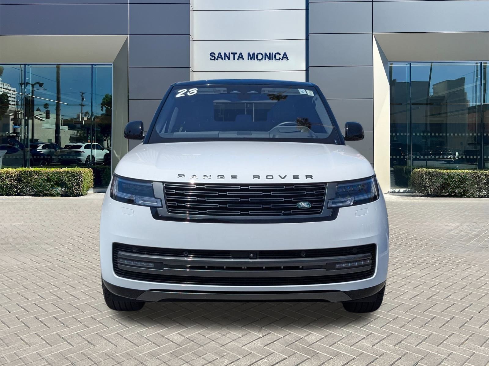 2023 Land Rover Range Rover SE photo 2
