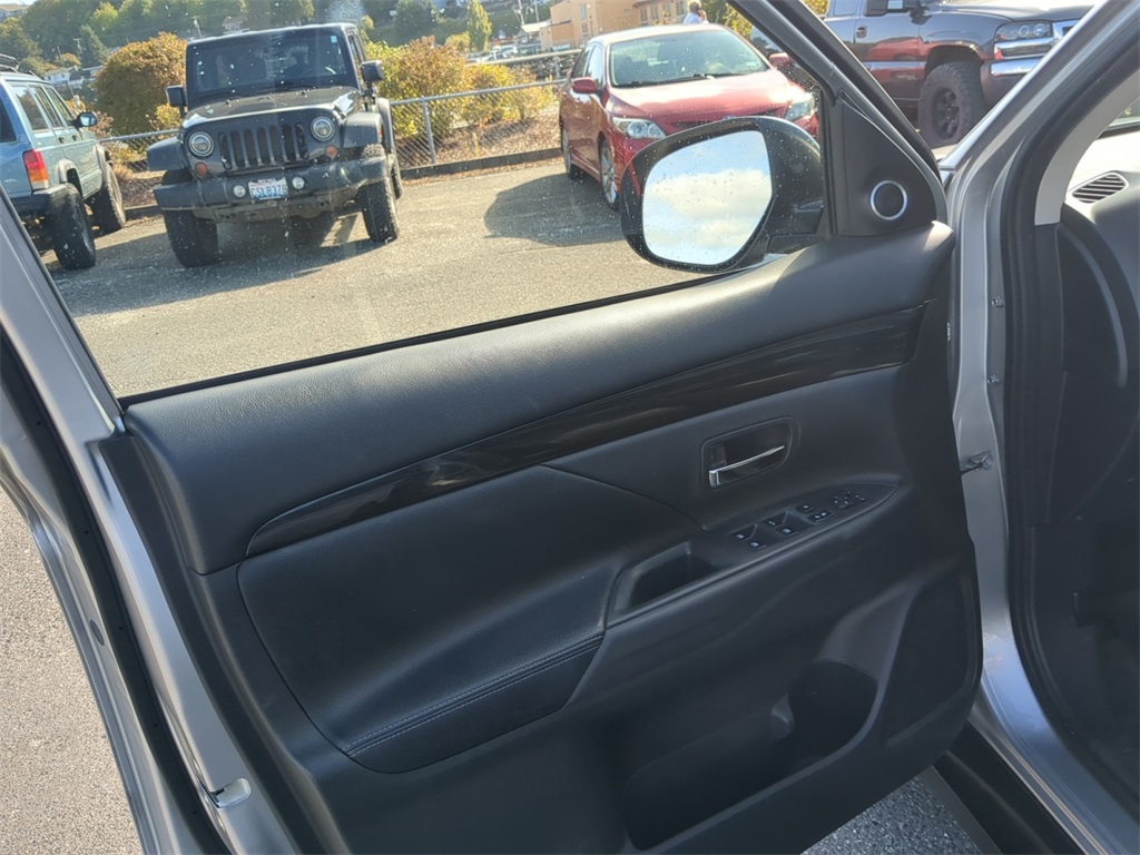 2018 Mitsubishi Outlander GT photo 9