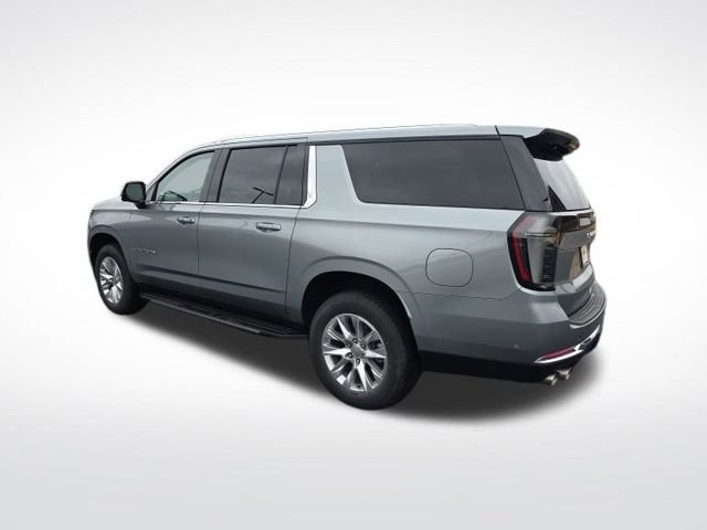 2025 Chevrolet Suburban Premier photo 3