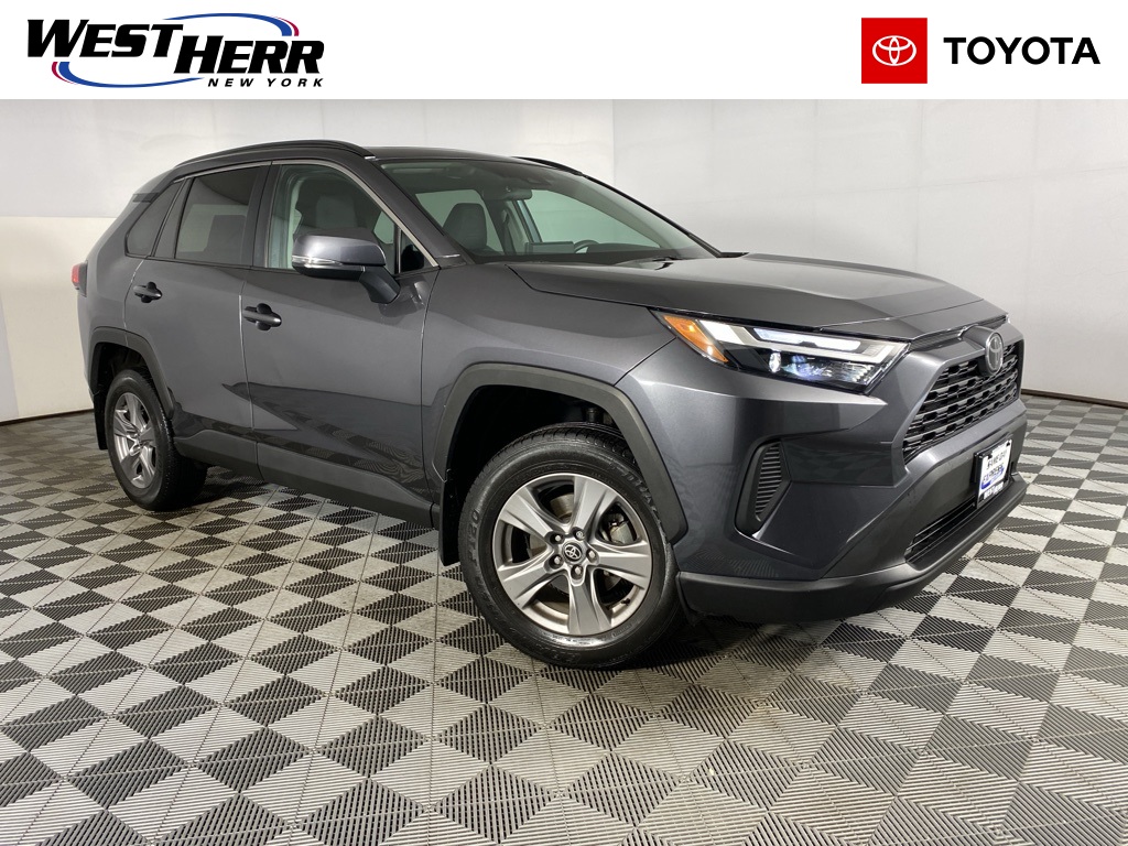 2024 Toyota RAV4 XLE's photo