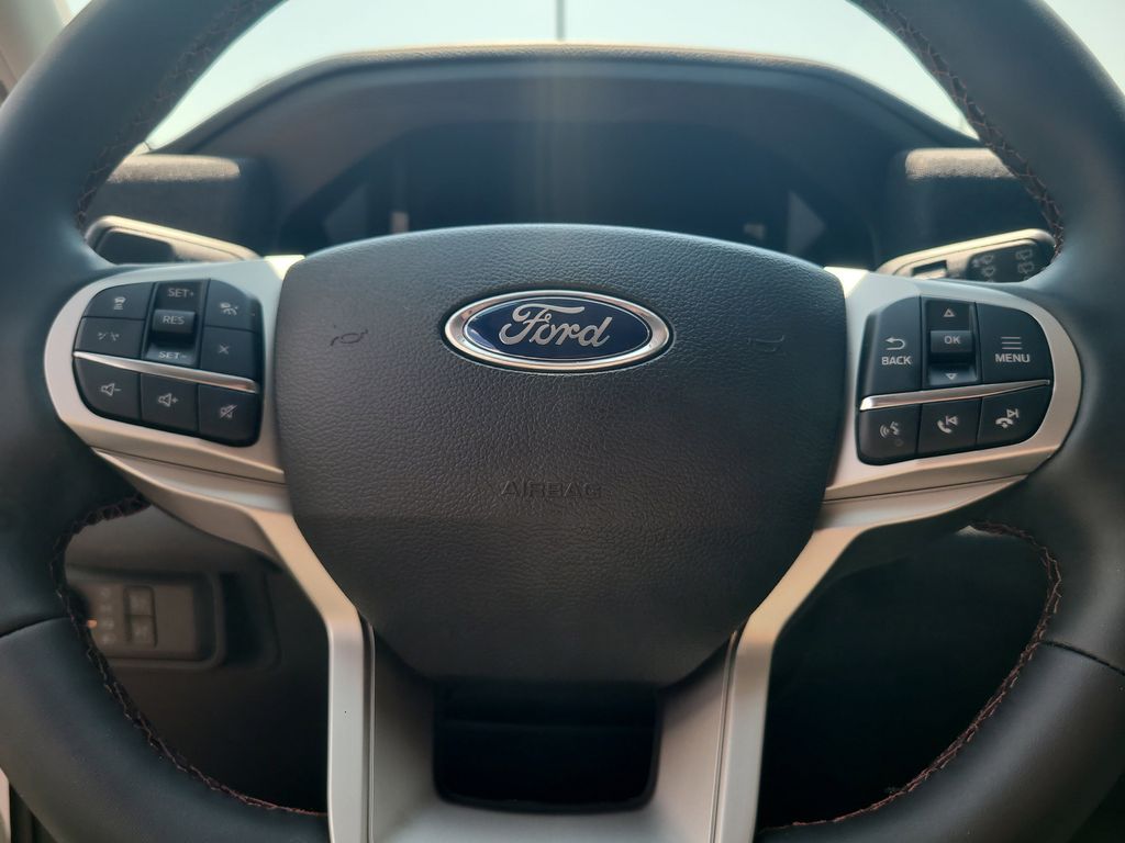 2025 Ford Explorer photo 12