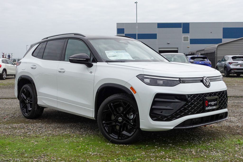 2026 Volkswagen Tiguan SE R-Line Black photo 3