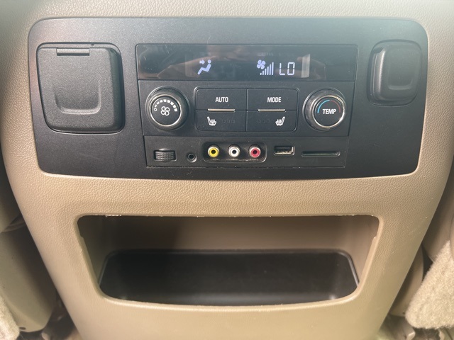 2016 Chevrolet Suburban LTZ photo 29