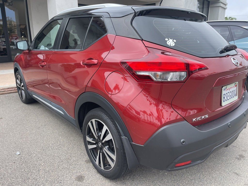 2020 Nissan Kicks SR photo 3