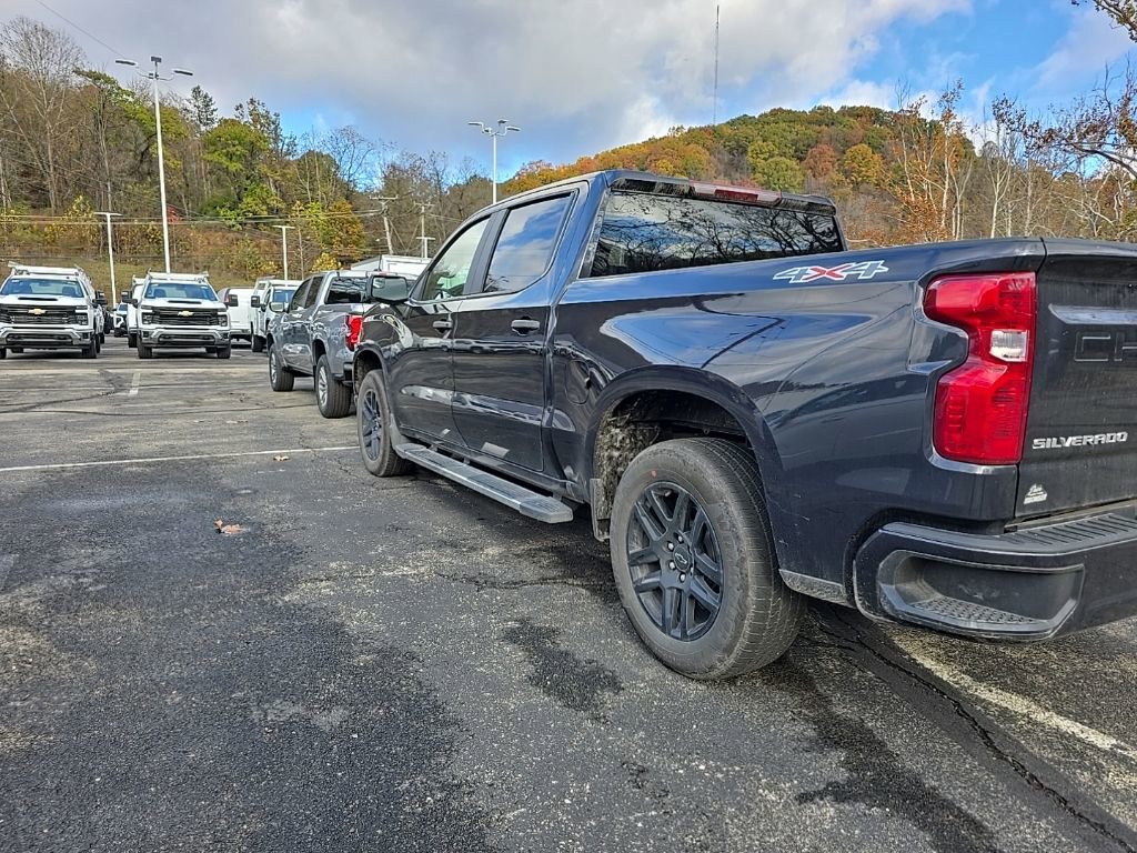 2022 Chevrolet Silverado 1500 Custom photo 3