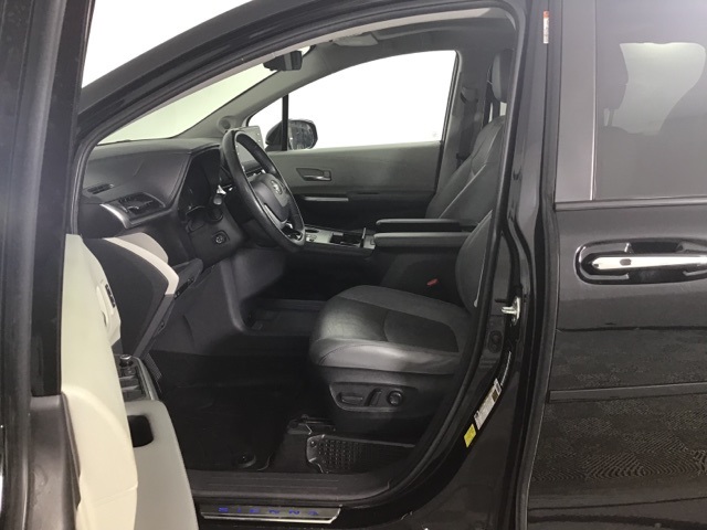 2022 Toyota Sienna Limited photo 5