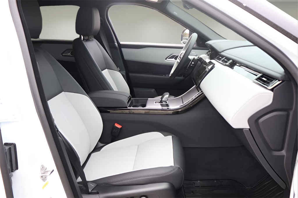 2026 Land Rover Range Rover Velar SE photo 17