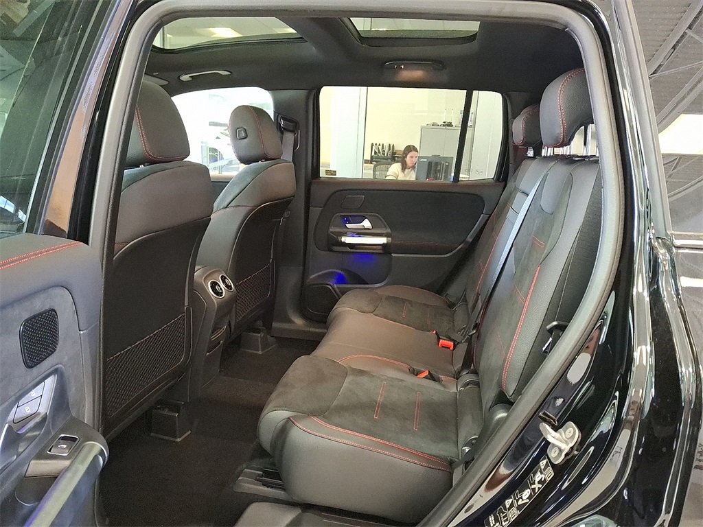 2026 Mercedes Benz GLB 250 4MATIC photo 6