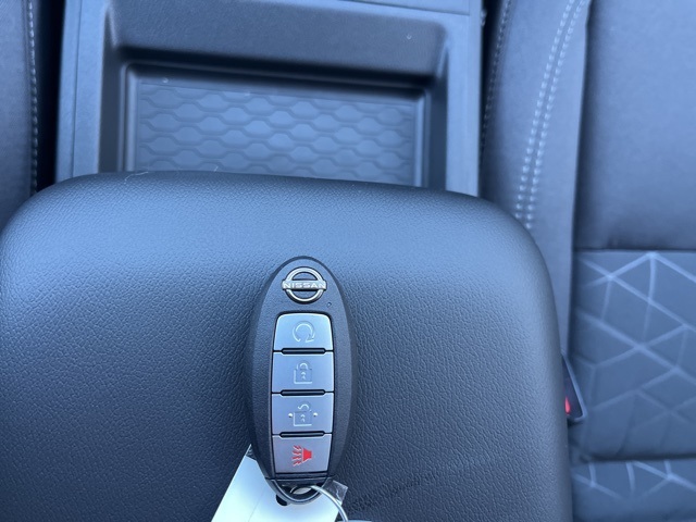 2025 Nissan Frontier Crew Cab SV photo 16