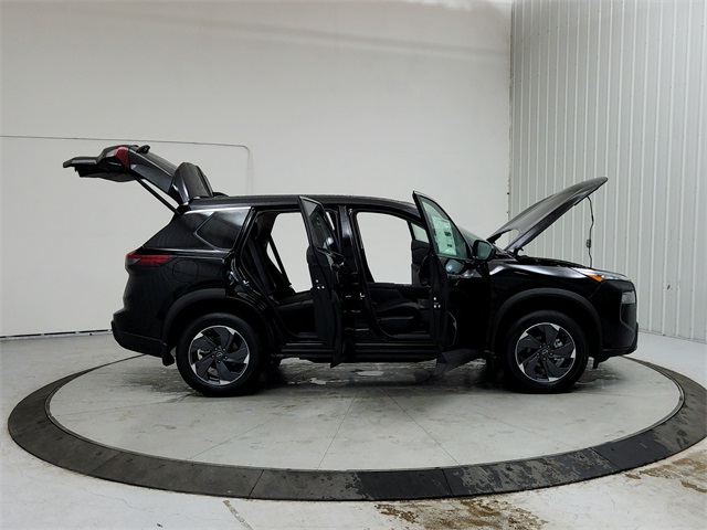 2025 Nissan Rogue SV photo 14