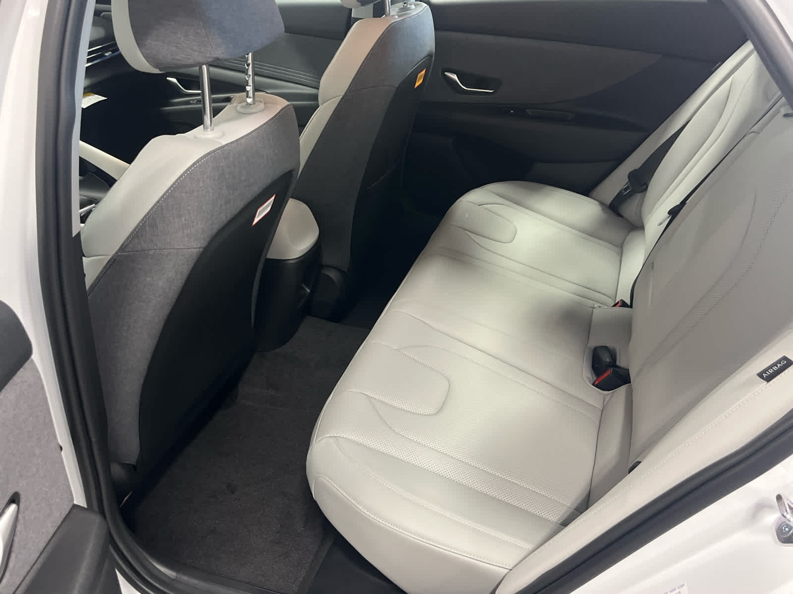 2025 Hyundai Elantra Hybrid Limited photo 25