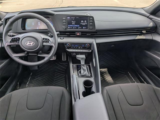 2025 Hyundai Elantra SEL Sport photo 5