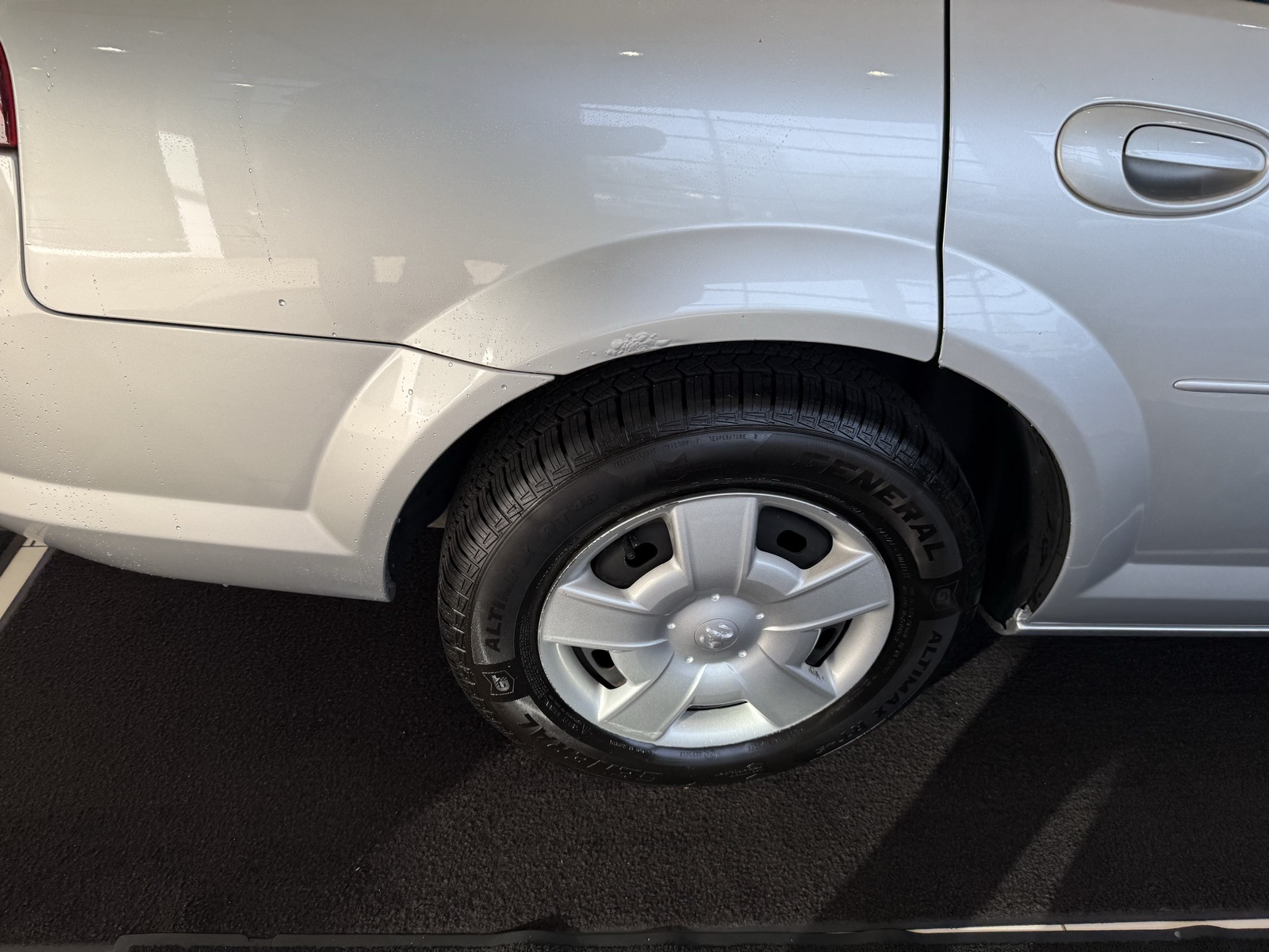 2005 Dodge Stratus SXT photo 16