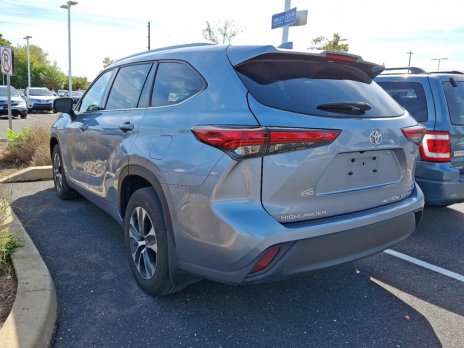 2022 Toyota Highlander XLE photo 2