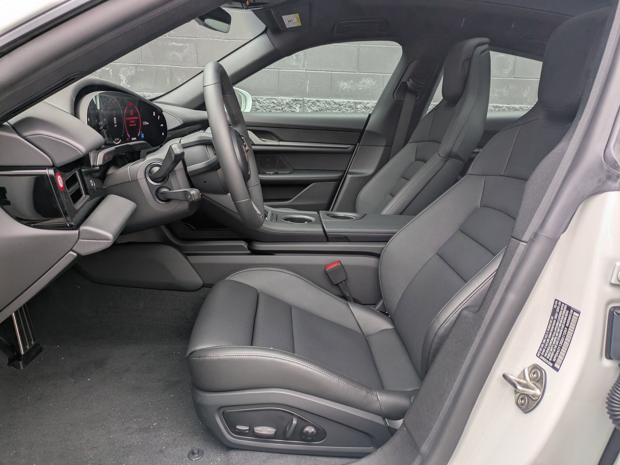 2025 Porsche Taycan photo 4