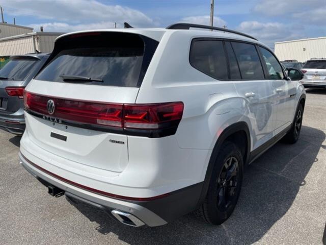 2024 Volkswagen Atlas Peak Edition SEL photo 4