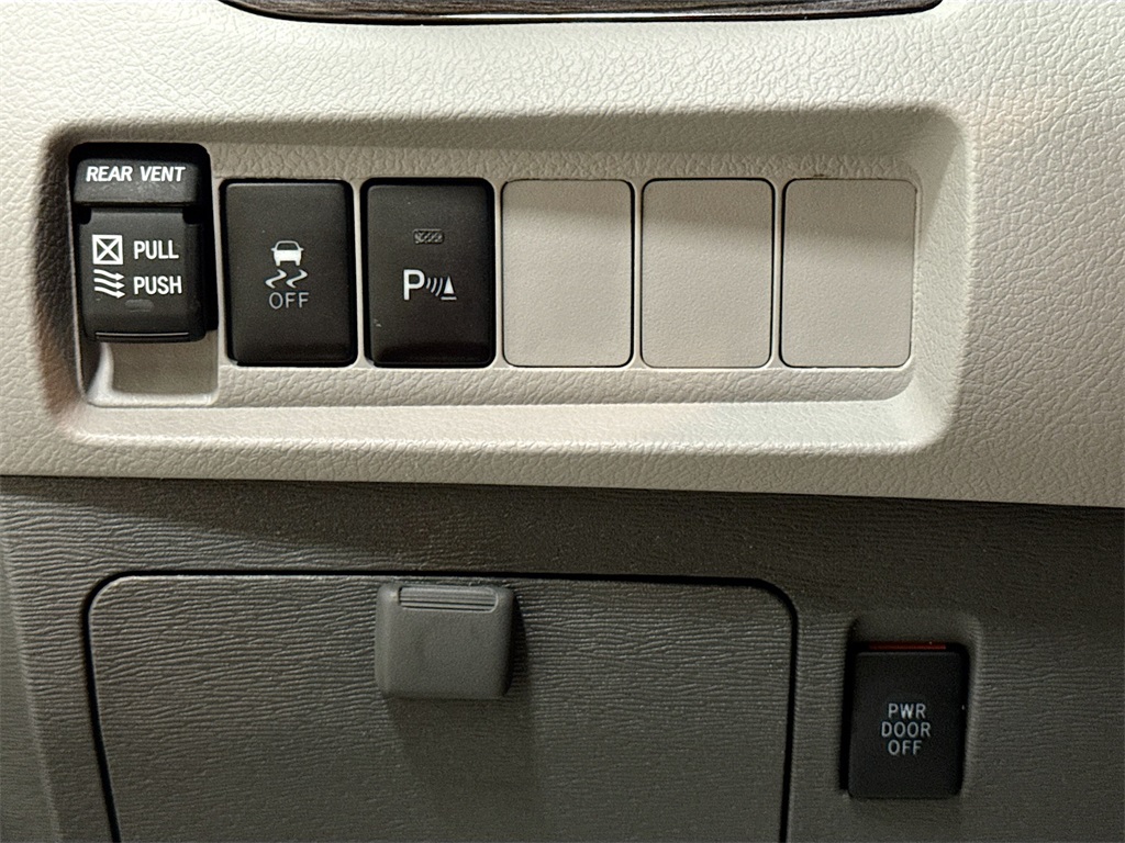 2020 Toyota Sienna XLE photo 34