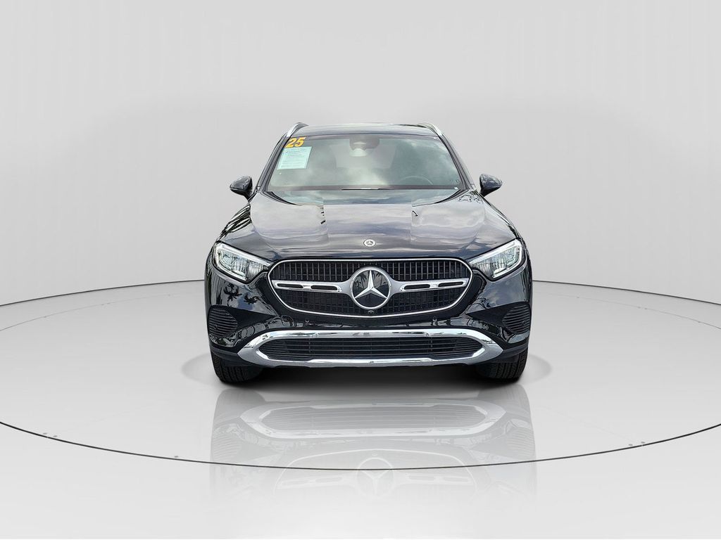 2025 Mercedes Benz GLC 300 photo 2