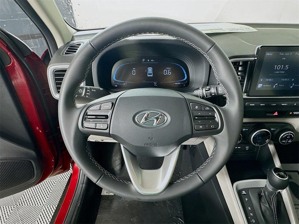 2025 Hyundai Venue SEL photo 5