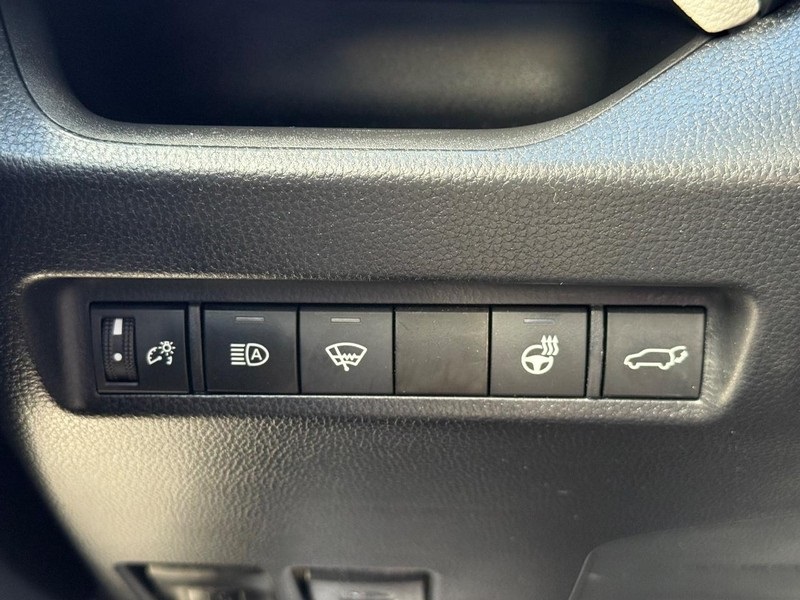 2022 Toyota RAV4 XLE photo 28