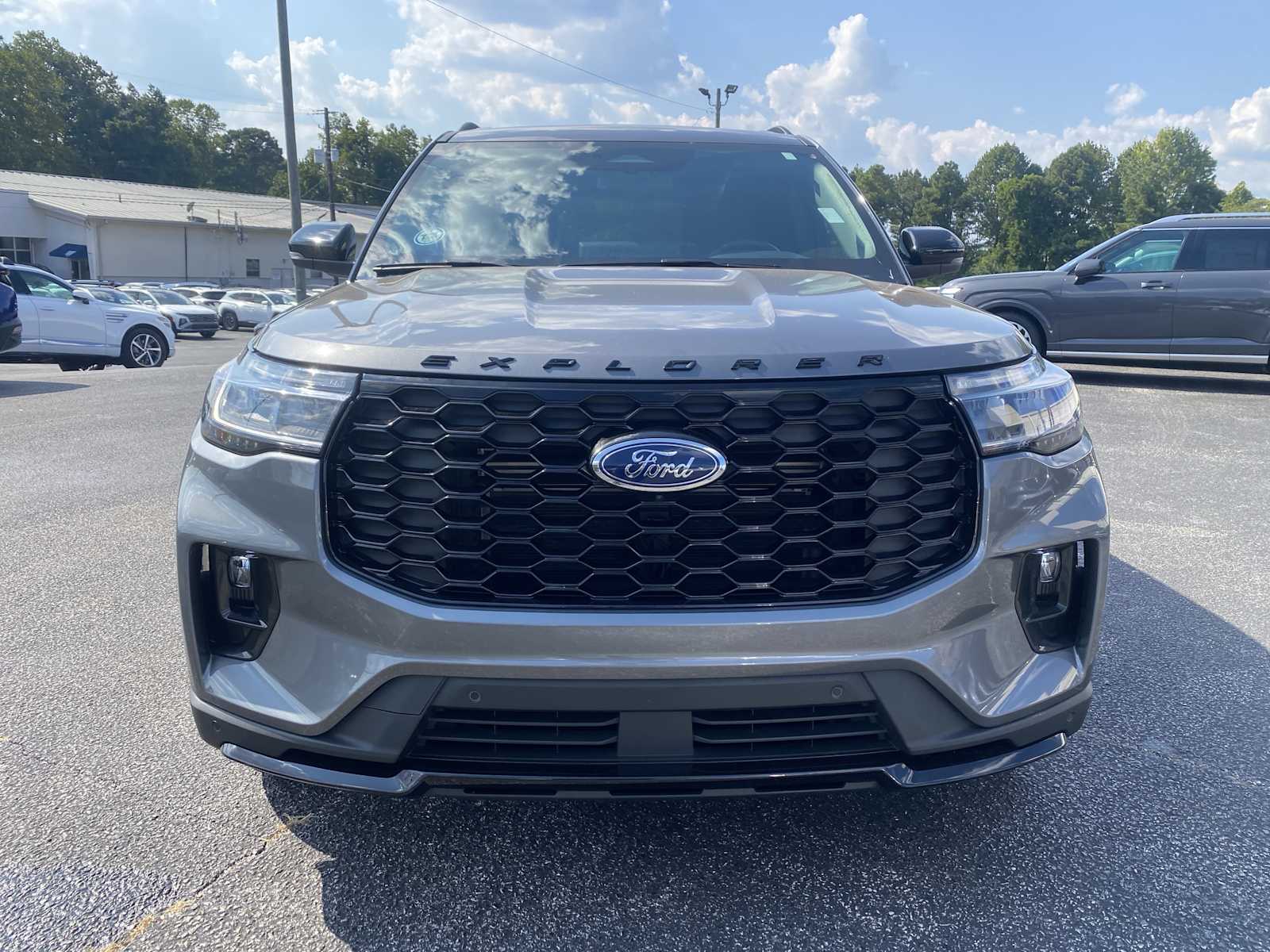 2025 Ford Explorer ST-Line photo 3