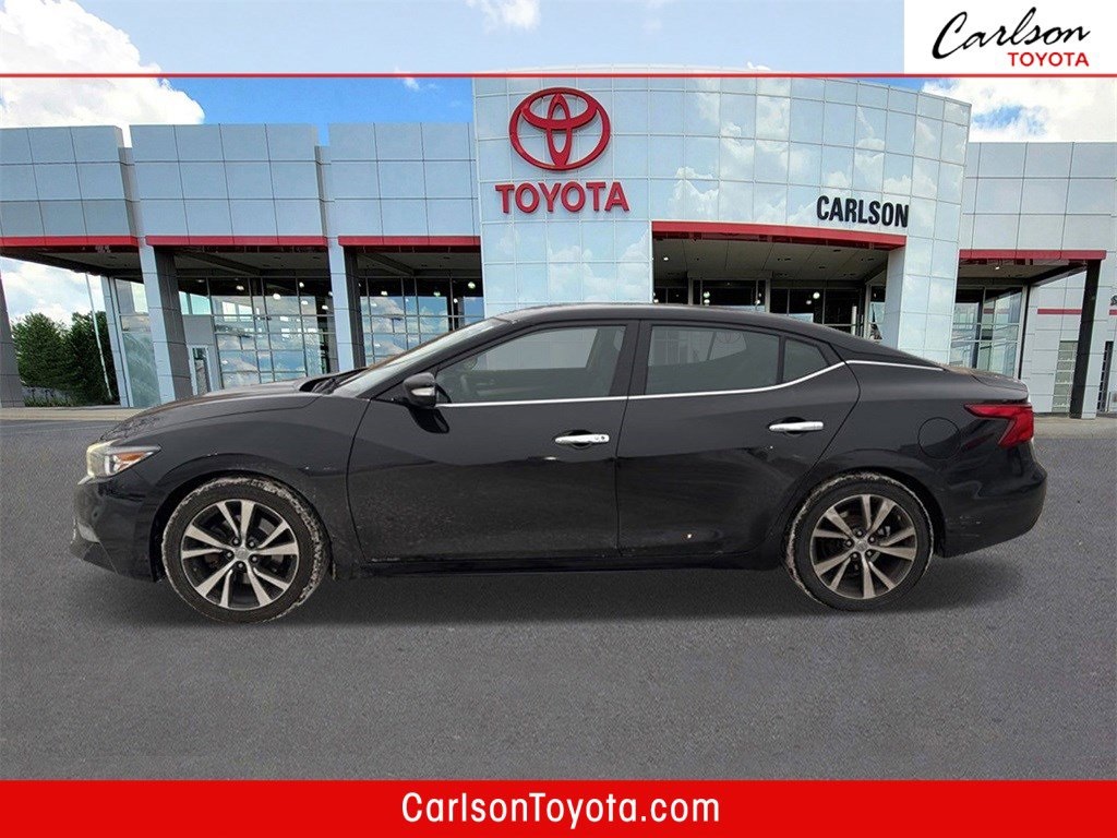 2017 Nissan Maxima SV's photo