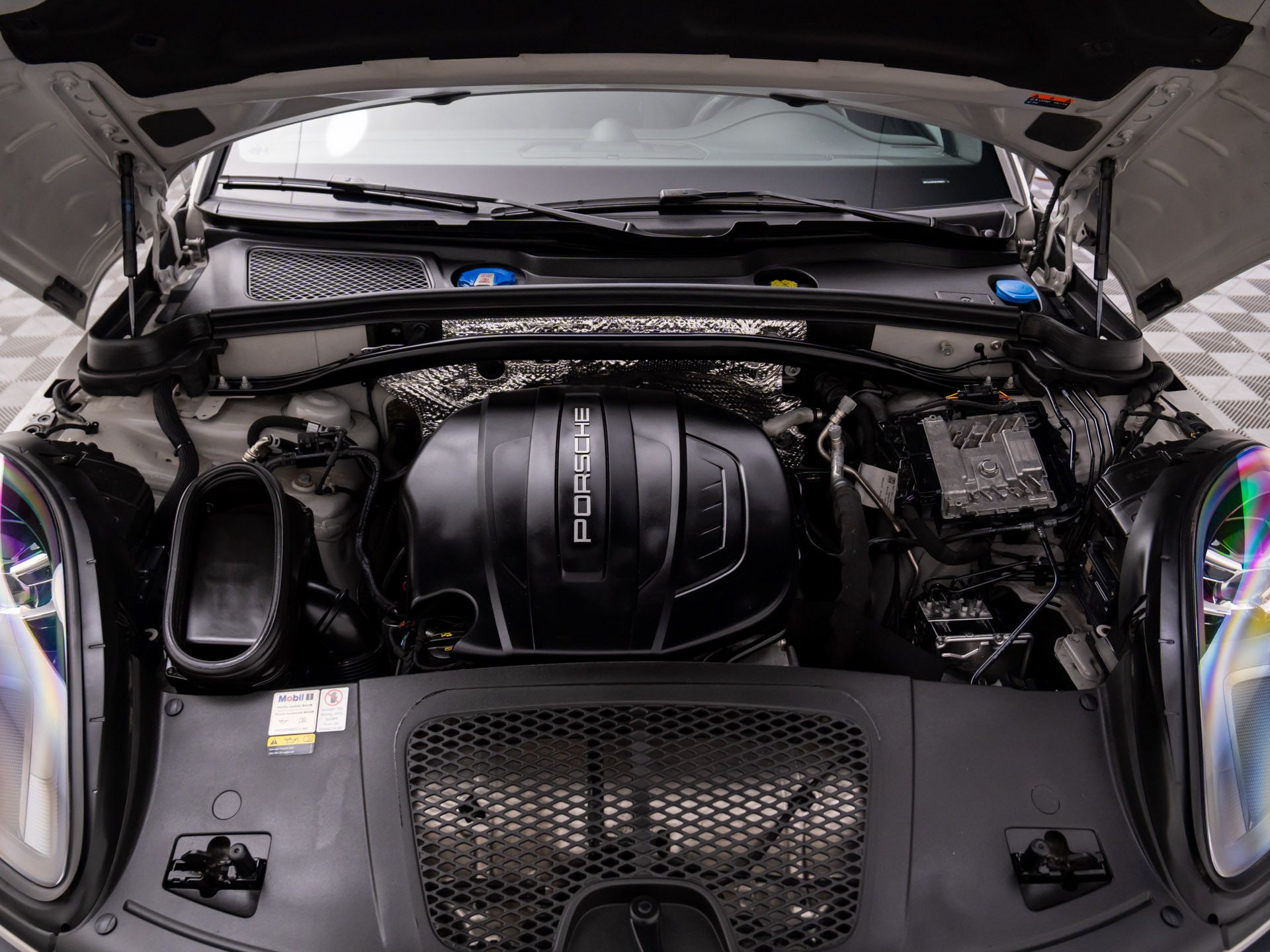 2021 Porsche Macan Base photo 22