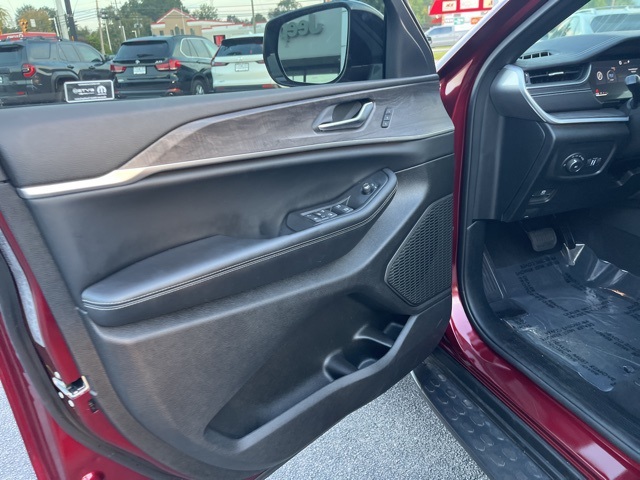 2025 Jeep Grand Cherokee Limited photo 3