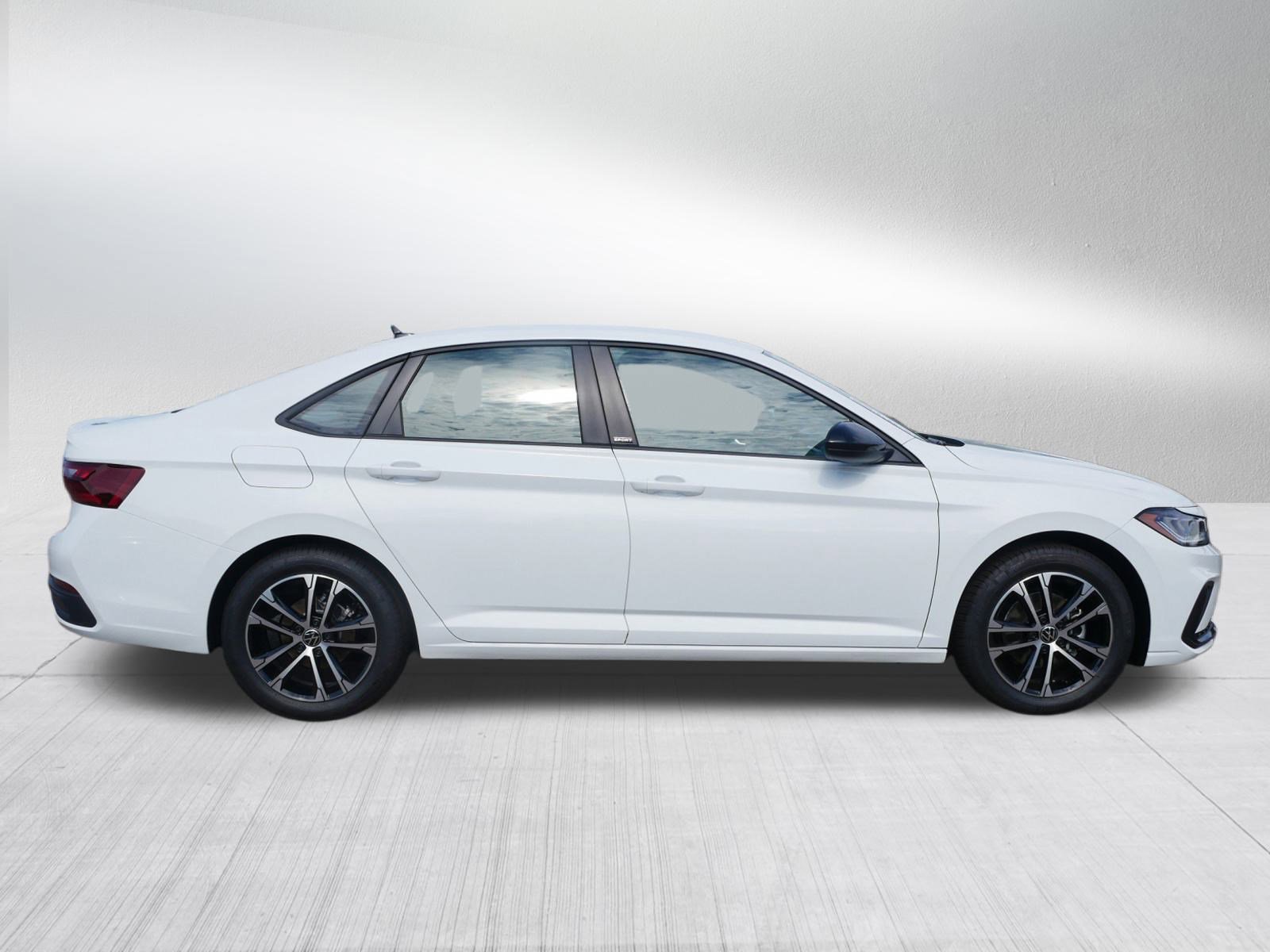 2025 Volkswagen Jetta Sport photo 2