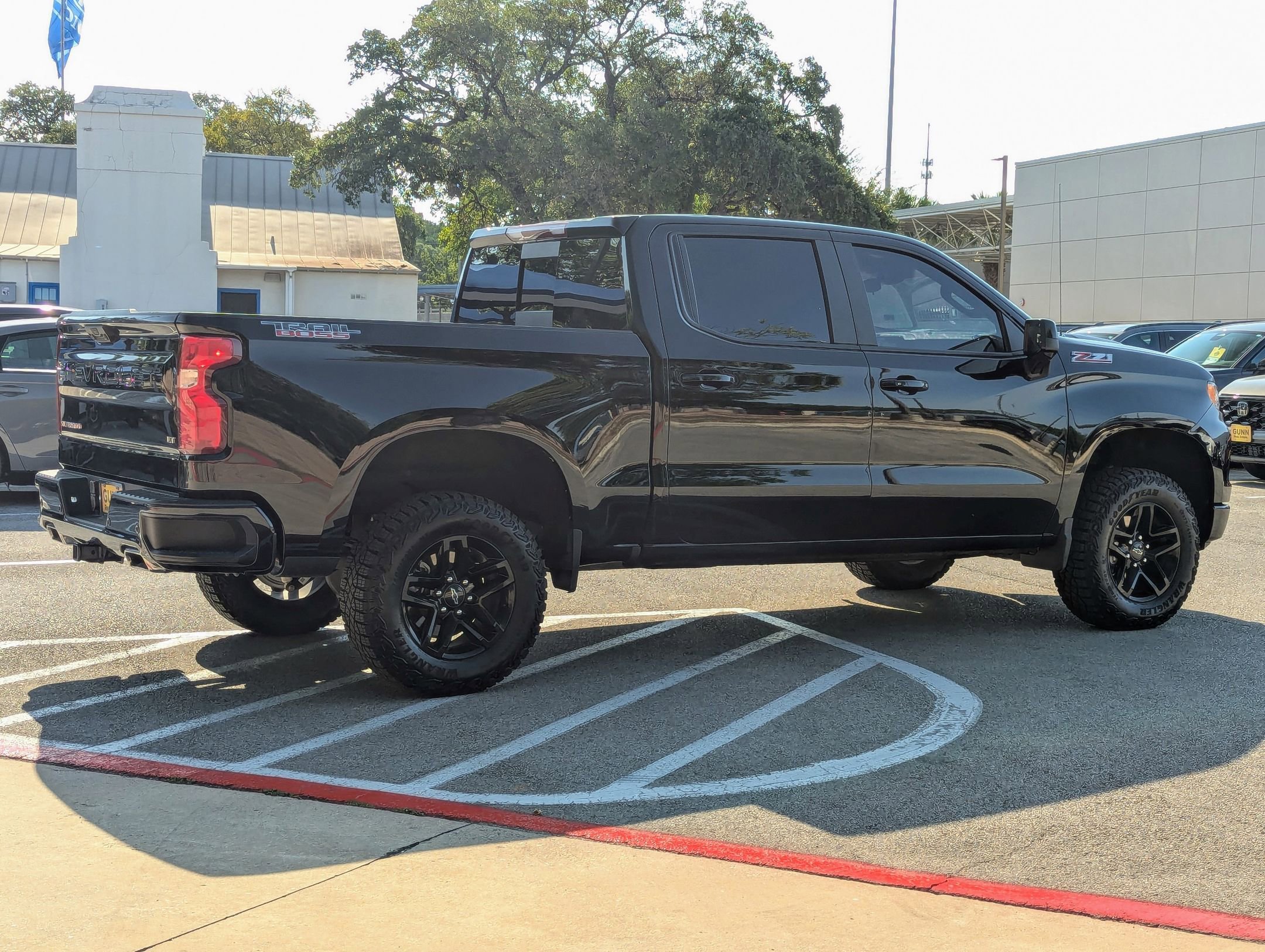 2025 Chevrolet Silverado 1500 LT Trail Boss photo 4