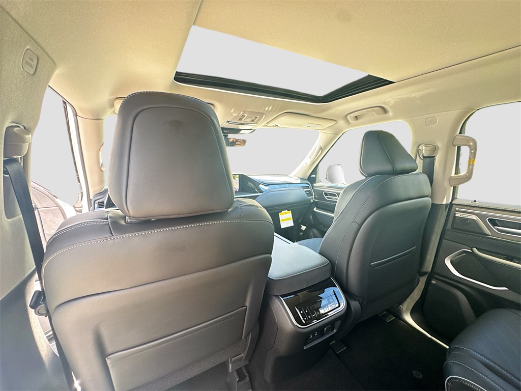 2026 Infiniti QX80 Luxe photo 24