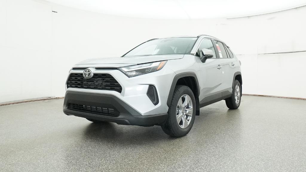 2025 Toyota RAV4 XLE photo 4