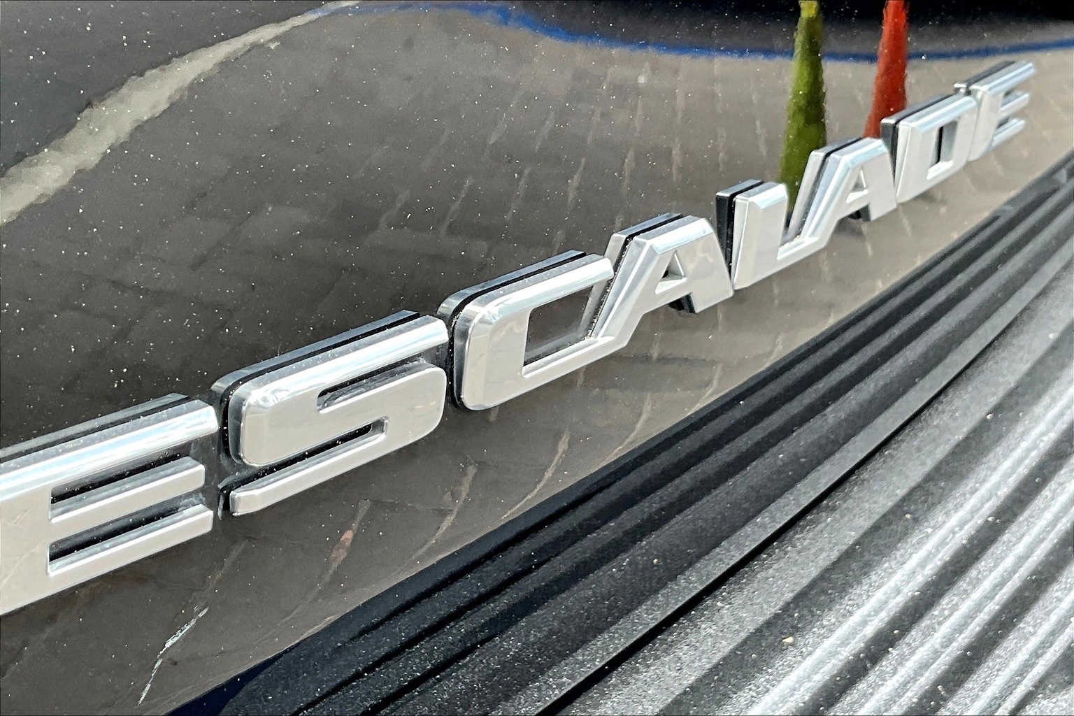 2023 Cadillac Escalade Premium Luxury photo 2