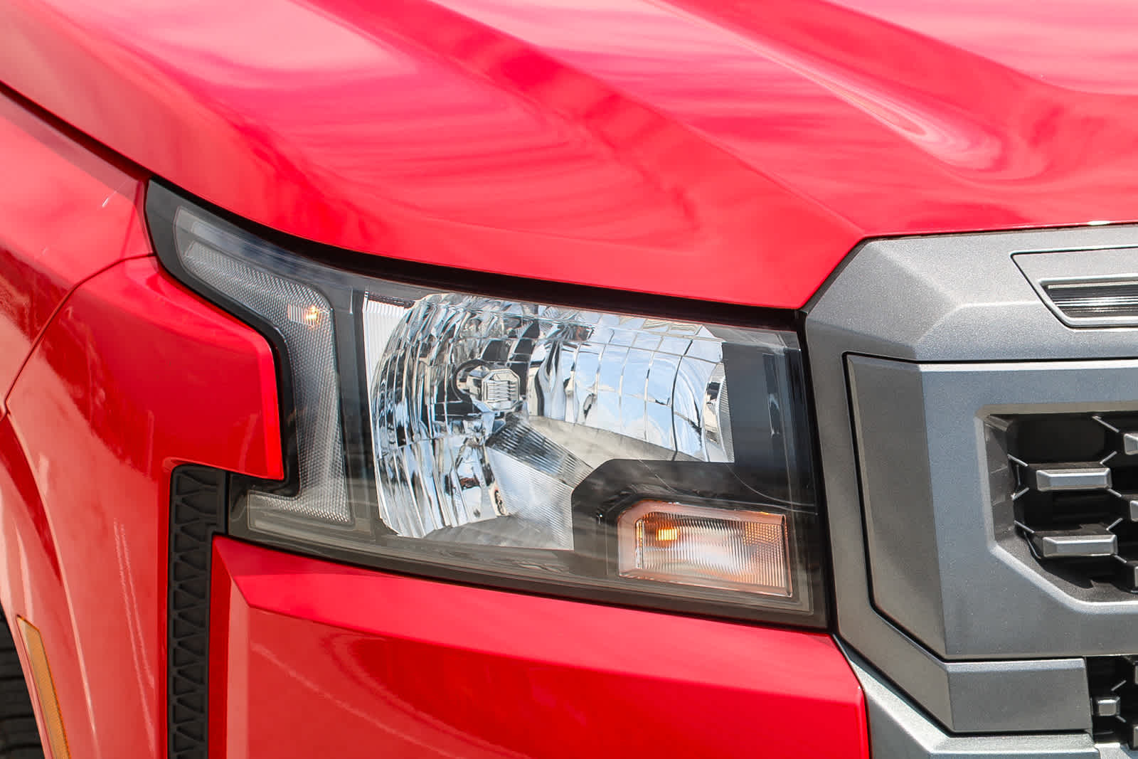 2025 Nissan Frontier SV photo 4